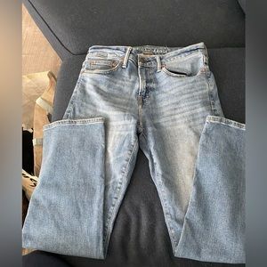 American Eagle Jeans. Classic Bootcut. Size 28x30. Some stains on knees. Photos.